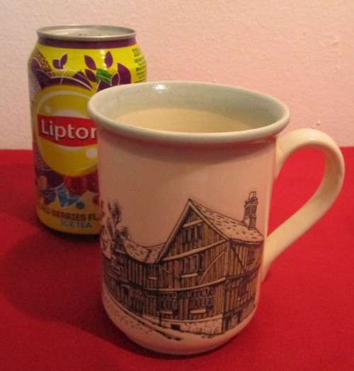 A STUNNING STAFFORDSHIRE TABLEWARE COLLECTABLE MUG - MADE IN ENGLAND