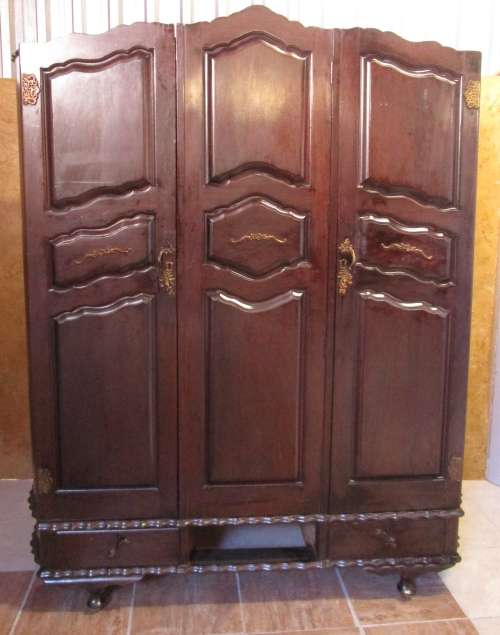 A VERY DIFFERENT IMBUIA 3 DOOR WARDROBE WITH ROUNDED SIDES AND BEAUTIFUL BRASS DETAIL