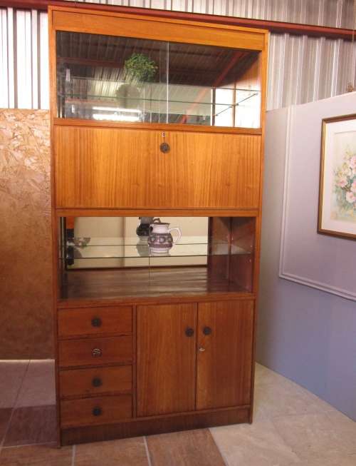 THIS IS REAL RETRO CHIC A VERY LARGE VINTAGE RETRO UNIT - STUNNING FURNITURE