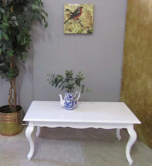 WOW A ELGANT & TRENDY CRISP WHITE LONG COFFEE TABLE