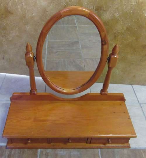 A CUTE THREE DRAWER SOLID WOOD SWIFEL MIROR TABLE TOP UNIT IN EXCELLENT CONDITION
