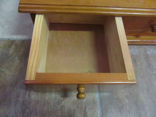 A CUTE THREE DRAWER SOLID WOOD SWIFEL MIROR TABLE TOP UNIT IN EXCELLENT CONDITION