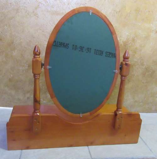 A CUTE THREE DRAWER SOLID WOOD SWIFEL MIROR TABLE TOP UNIT IN EXCELLENT CONDITION