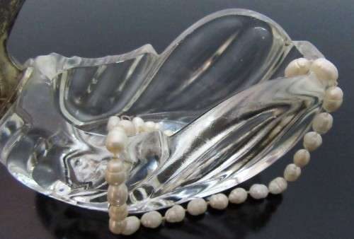 A vintage glass swan salt cellar or ring dish in good shape with a silver plated neck and head