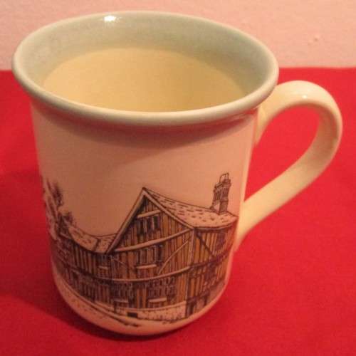 A STUNNING STAFFORDSHIRE TABLEWARE COLLECTABLE MUG - MADE IN ENGLAND
