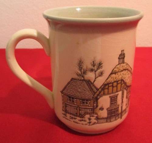 A STUNNING STAFFORDSHIRE TABLEWARE COLLECTABLE MUG - MADE IN ENGLAND