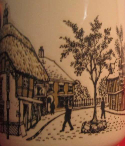 A STUNNING STAFFORDSHIRE TABLEWARE COLLECTABLE MUG - MADE IN ENGLAND