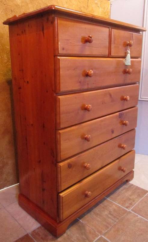 WOW A 1.5M TALL SOLID WOOD CHEST OF DRAWERS WITH SEVEN LARGE DRAWER - IN EXCELLENT CONDITION
