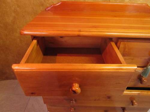WOW A 1.5M TALL SOLID WOOD CHEST OF DRAWERS WITH SEVEN LARGE DRAWER - IN EXCELLENT CONDITION