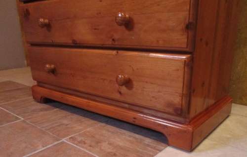 WOW A 1.5M TALL SOLID WOOD CHEST OF DRAWERS WITH SEVEN LARGE DRAWER - IN EXCELLENT CONDITION