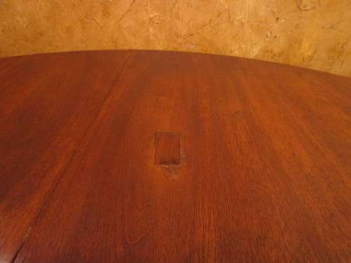 A VERY LARGE OVAL TO ROUND EXTENDABLE TABLE WITH BEAUTIFUL LEGS
