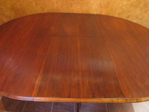 A VERY LARGE OVAL TO ROUND EXTENDABLE TABLE WITH BEAUTIFUL LEGS
