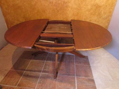 A VERY LARGE OVAL TO ROUND EXTENDABLE TABLE WITH BEAUTIFUL LEGS