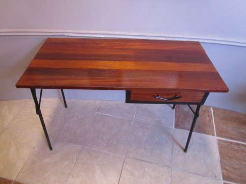 A STUNNING VINTAGE DESK WITH ONE DRAWER - BEAUTIFUL RETRO PIECE