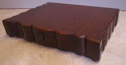 A BEAUTIFUL VINTAGE/ANTIQUE WOODEN CUTLERY BOX IN GOOD CONDITION