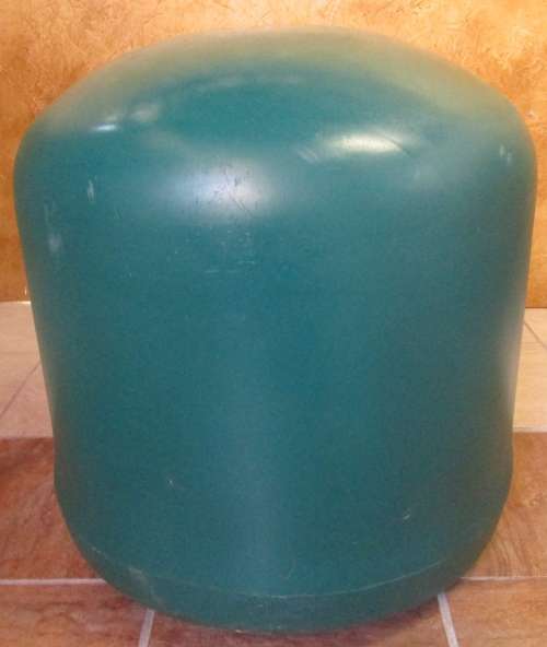 ROUND IGLOO KENNEL MEDIUM HEIGHT  65CM X 62CM DIAMETER