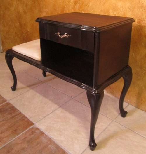 A GORGEOUS ANTIQUE QUEEN ANN TELEPHONE TABLE WITH A DRAWER