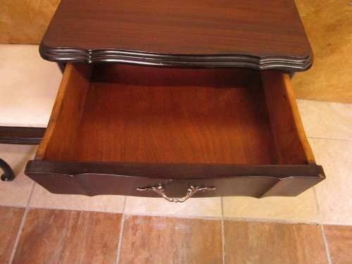 A GORGEOUS ANTIQUE QUEEN ANN TELEPHONE TABLE WITH A DRAWER