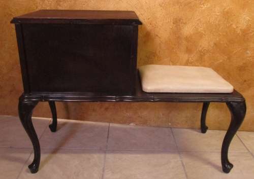 A GORGEOUS ANTIQUE QUEEN ANN TELEPHONE TABLE WITH A DRAWER