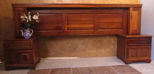 AN ABSOLUTELY EXQUISITE KIAAT DOUBLE TO KING SIZE HEADBOARD WITH TWO PEDESTALS