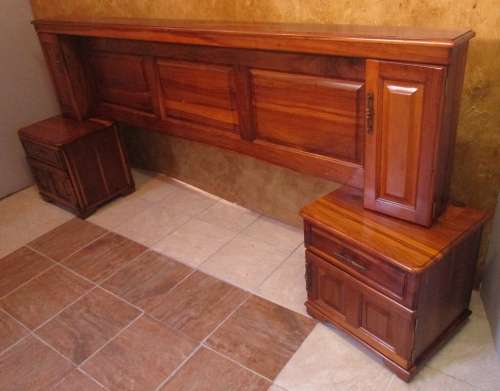 AN ABSOLUTELY EXQUISITE KIAAT DOUBLE TO KING SIZE HEADBOARD WITH TWO PEDESTALS