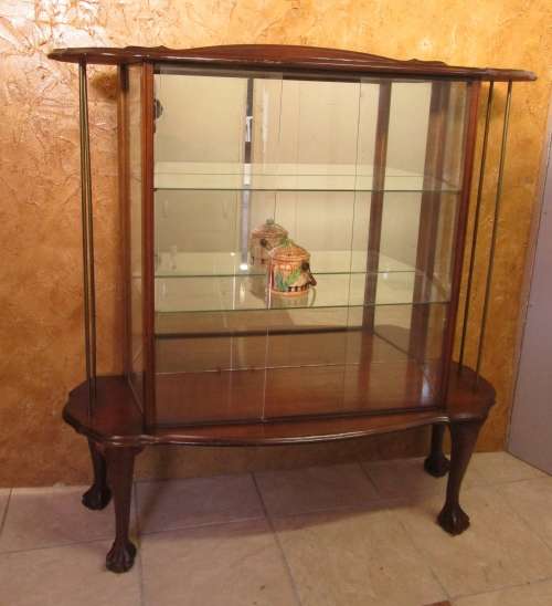 A VERY DIFFERENT IMBUIA BALL & CALW GLASS CABINET WITH A MIRROR AT THE BACK FINISHED OF WITH BRASS
