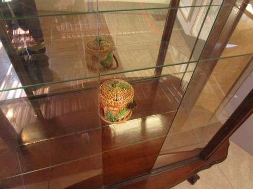 A VERY DIFFERENT IMBUIA BALL & CALW GLASS CABINET WITH A MIRROR AT THE BACK FINISHED OF WITH BRASS