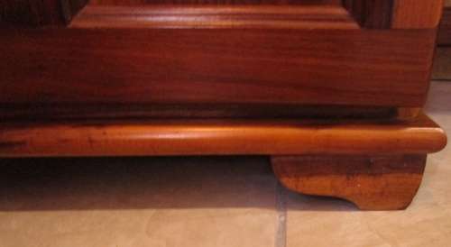 A ELGANT AND STYLISH KIAAT DRESSING TABLE WITH A STOEL - IN EXCELLENT CONDITION