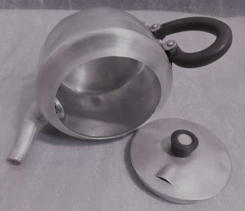 AN AMAZING SMALL TEA POT VERY USEABLE WITH THE TREND OF GAS STOVES