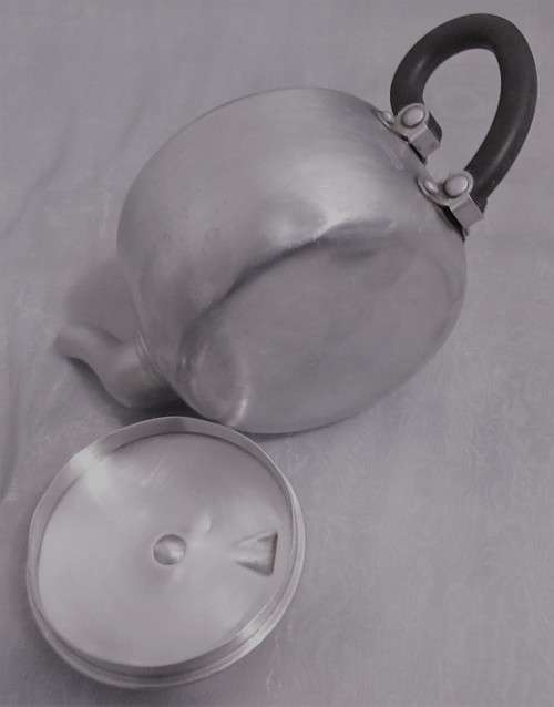 AN AMAZING SMALL TEA POT VERY USEABLE WITH THE TREND OF GAS STOVES
