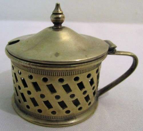 A GORGEOUS LITTLE MUSTARD POT HOLDER SILVER PLATED MADE IN ENGLAND