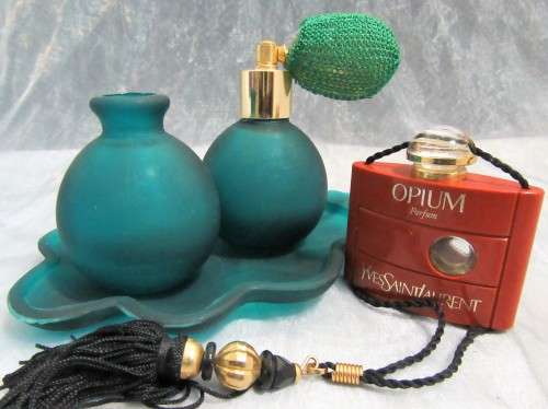 Fascinating perfume bottle set with an atomizer from 1970s. Looks wonderful on a dressing table