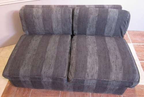 A FANTASTIC VERY COMFORTABLE 2 SEATER SOFA/COAUCH PERFECT FOR TV ROOM