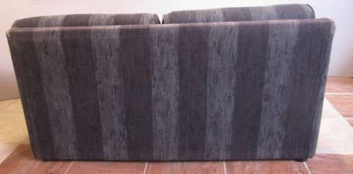 A FANTASTIC VERY COMFORTABLE 2 SEATER SOFA/COAUCH PERFECT FOR TV ROOM