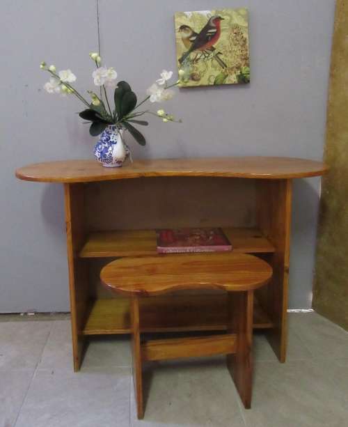 A LOVLEY KIDNEY SHAPED DESK AND STOEL PERFECT FOR A SMALER BEDROOM