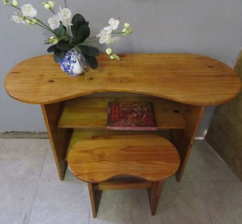 A LOVLEY KIDNEY SHAPED DESK AND STOEL PERFECT FOR A SMALER BEDROOM