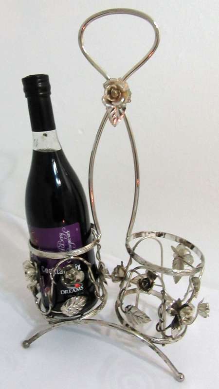 A ELGANT ORNATE ROSE DESIGN  WINE BOTTLE CARRIER FOR TWO BOTTLES