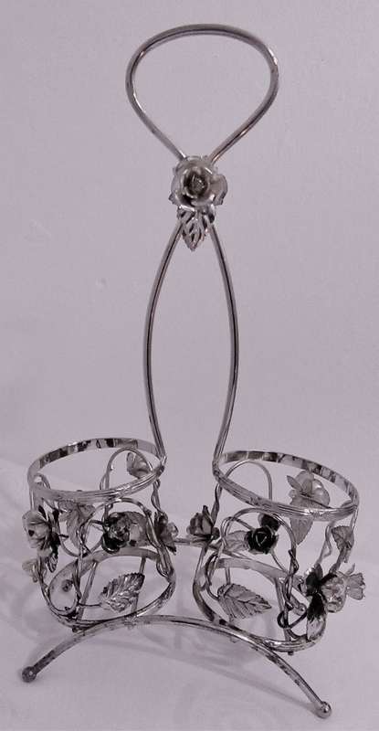 A ELGANT ORNATE ROSE DESIGN  WINE BOTTLE CARRIER FOR TWO BOTTLES