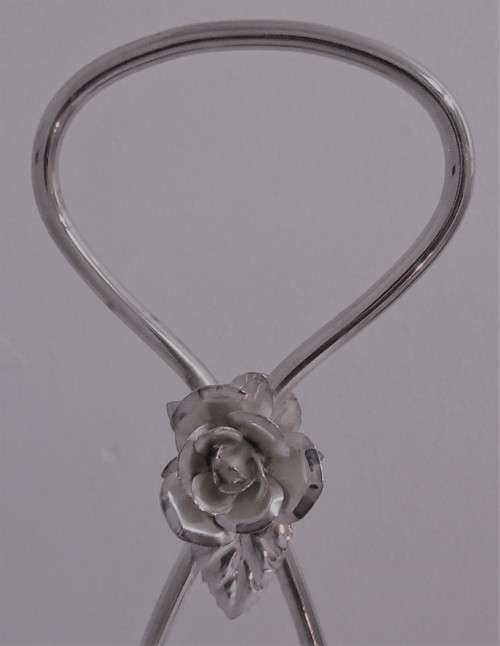 A ELGANT ORNATE ROSE DESIGN  WINE BOTTLE CARRIER FOR TWO BOTTLES