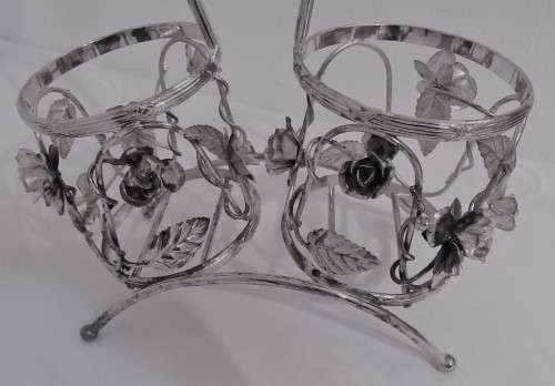 A ELGANT ORNATE ROSE DESIGN  WINE BOTTLE CARRIER FOR TWO BOTTLES