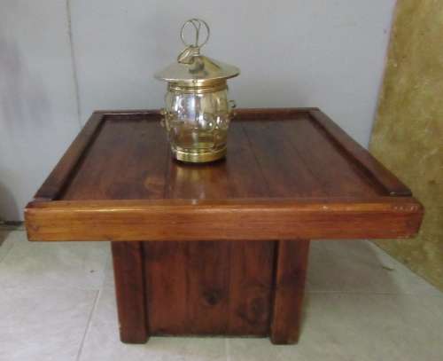 XMAS PROMSION!!!! A BEAUTIFULLY FINISHED SQARE SOLID WOOD COFFEE TABLE OR SIDE TABLE