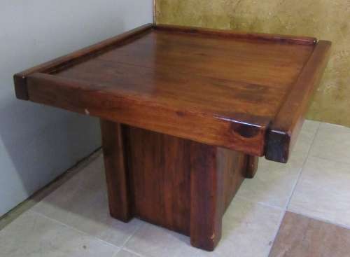XMAS PROMSION!!!! A BEAUTIFULLY FINISHED SQARE SOLID WOOD COFFEE TABLE OR SIDE TABLE