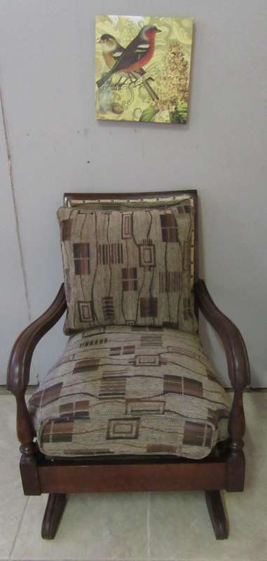 A LOVELY VINTAGE SOLID WOOD IMBUIA OCCASIONAL ROCKING CHAIR UPHOLSTERY IN GOOD CONDITION