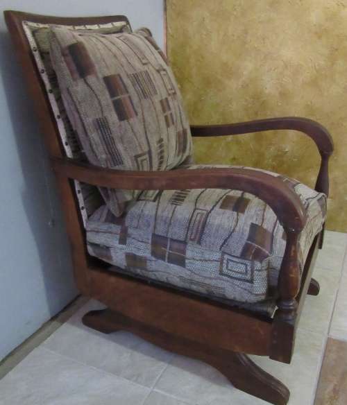 A LOVELY VINTAGE SOLID WOOD IMBUIA OCCASIONAL ROCKING CHAIR UPHOLSTERY IN GOOD CONDITION