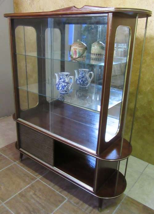A VERY DIFFERENT IMBUIA BALL & CALW GLASS CABINET WITH A MIRROR AT THE BACK FINISHED OF WITH BRASS