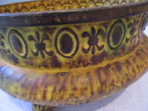 A GORGEOUS LARGE HAMERD METAL DECORATIVE BOWL WITH A ANTIQUE PAINT FINISH