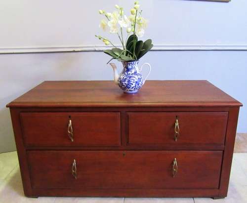 A GORGEOUS ANTIQUE OAK LOW BOY -  WILL MAKE A STUNNING FLAT SCREEN UNIT