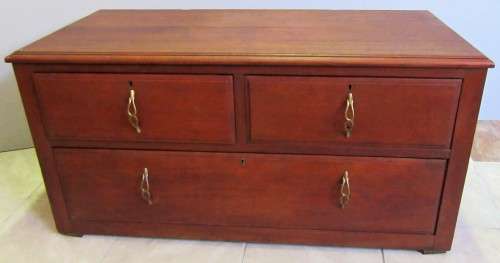 A GORGEOUS ANTIQUE OAK LOW BOY -  WILL MAKE A STUNNING FLAT SCREEN UNIT
