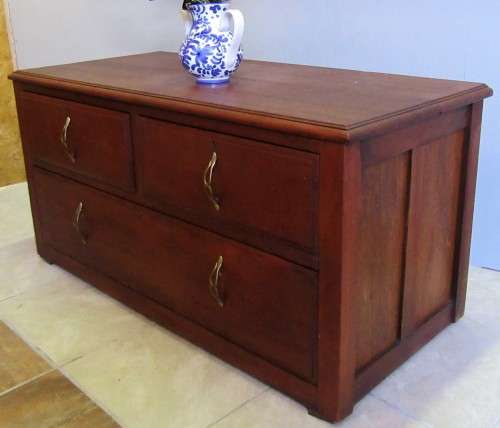 A GORGEOUS ANTIQUE OAK LOW BOY -  WILL MAKE A STUNNING FLAT SCREEN UNIT
