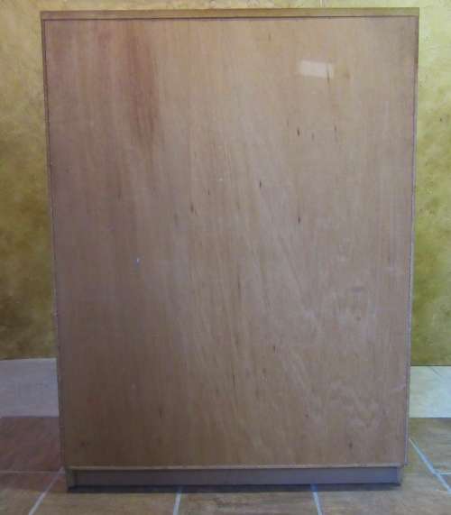 AN LOVELY OAK 4 DOOR CABINET PERFECT FOR AN OFFICE/LINNEN CUPBOARD/ BOOK OR DVD/CD CABINET